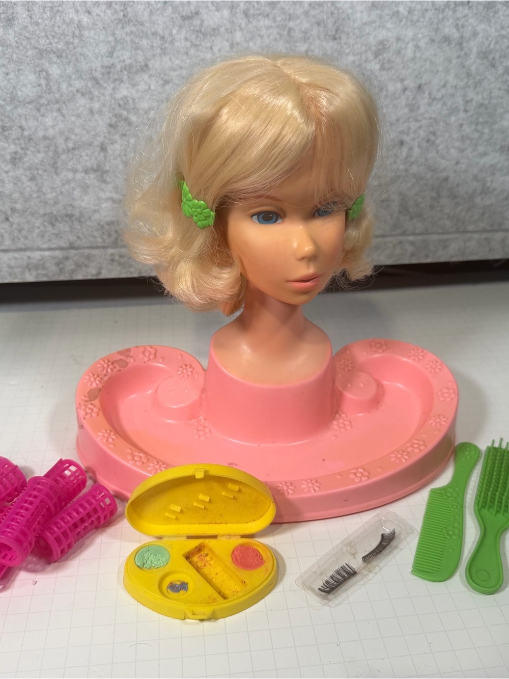 Mattel Barbie Beauty Center Blonde Styling Head with White Ring and Peach Stand
